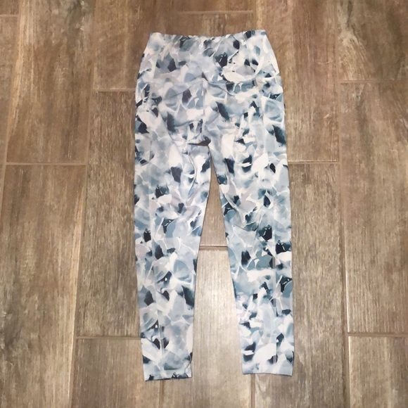 NWOT GAIAM Crop Leggings - Picture 2 of 5